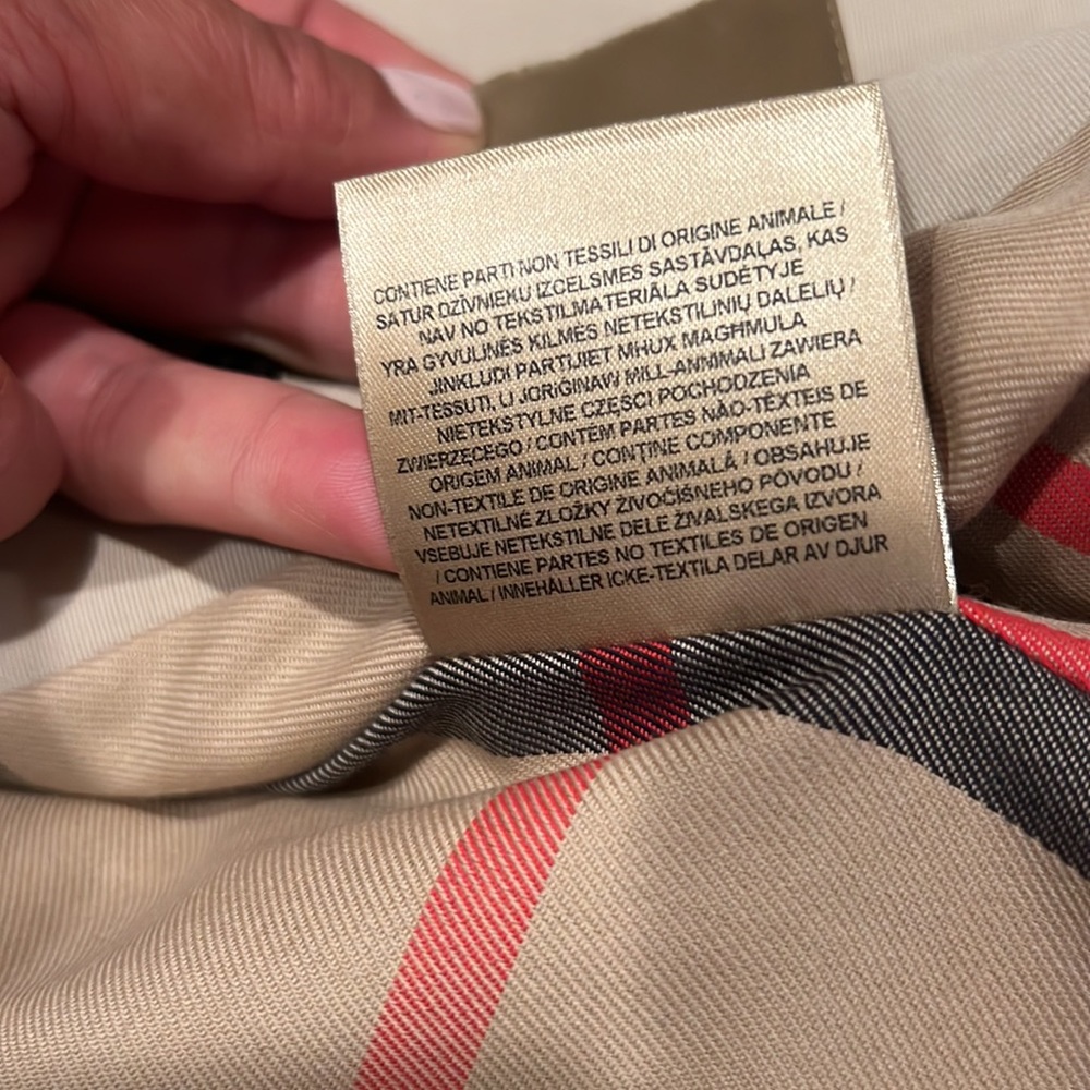SOLD!! Authentic Burberry harbourne trench coat size 4 - Picture 11 of 14